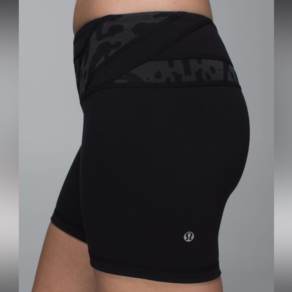 Lululemon Groove Short *Full-On Luon (Regular) - Black / Wi14 Quilt 5 - Picture 5 of 16